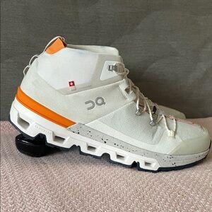 On Running Cloudtrax Waterproof Shoes Womens Size 9 White Orange Trail Hiking